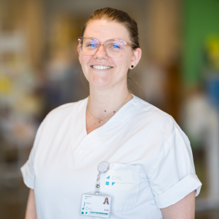 20377 Julie Adamczyk